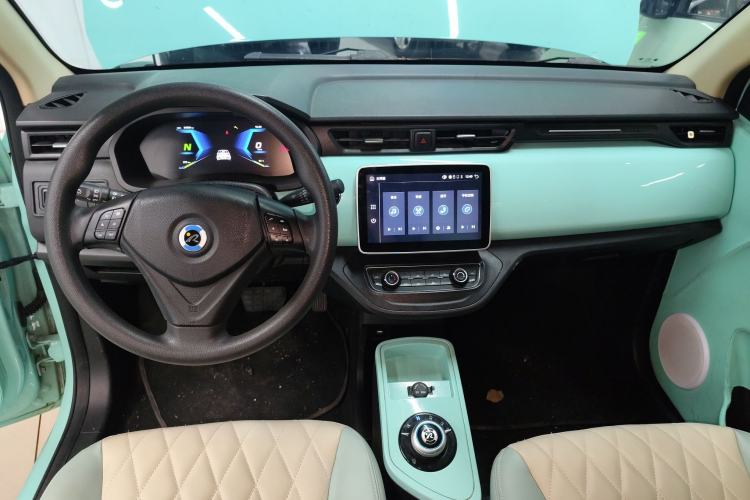 Used Brilliance Xinri i03 2022 Youth Edition 31.45 kWh Center Console