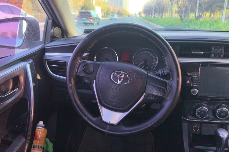 Used Toyota Corolla 2014 1.6L CVT GL-i Leather Edition Steering Wheel