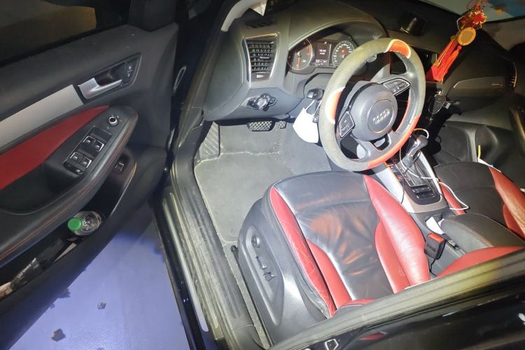 Used Audi Q5 2018 Collector's Edition 40 TFSI Technology Model Driver Seat