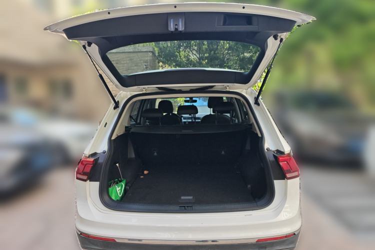 Used Volkswagen Tiguan L 2018 Facelift 330TSI Automatic Two-Wheel Drive Luxury Edition Trunk