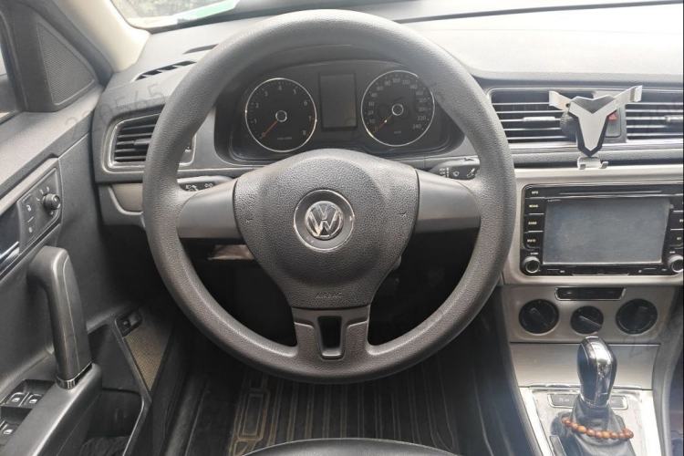 Used Volkswagen Lavida 2015 1.6L Automatic Comfort Edition
