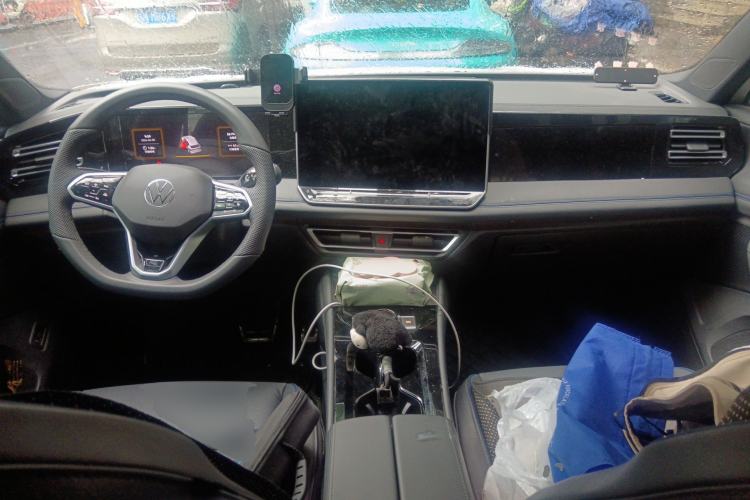 Used Volkswagen Tiguan L 2024 PRO 330TSI Two-Wheel Drive R-Line Smart Edition Center Console