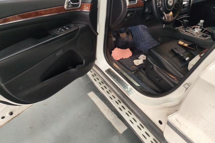 Used Jeep Grand Cherokee 2012 3.6L Luxury Navigation Edition