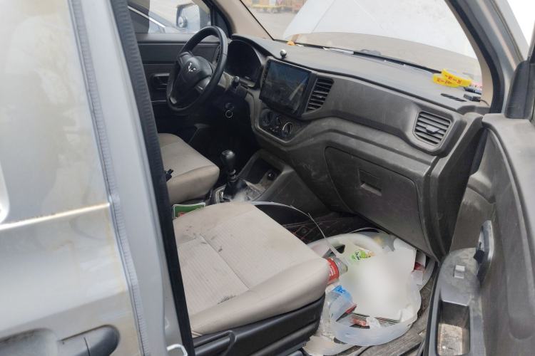 Used Wuling Hongguang V 2019 1.5L Jingqu Edition Sealed-Window Vehicle China VI LAR
