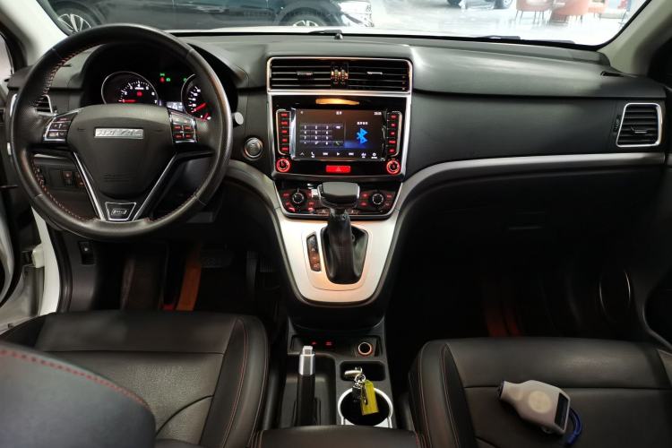 Used Haval M6 2019 1.5T DCT Two-Wheel Drive Elite Version China VI Standard Center Console
