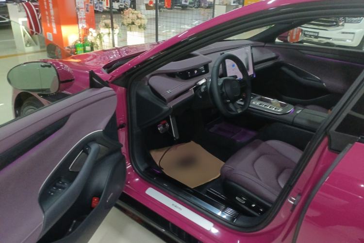 Used Xiaomi Auto SU7 2024 Four-Wheel Drive Ultra-Long Range Advanced Intelligent Driving Max Edition Driver Seat