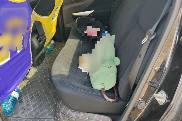 Used Nissan Navara 2017 2.5L Automatic 2WD Luxury Edition QR25 Interior 4