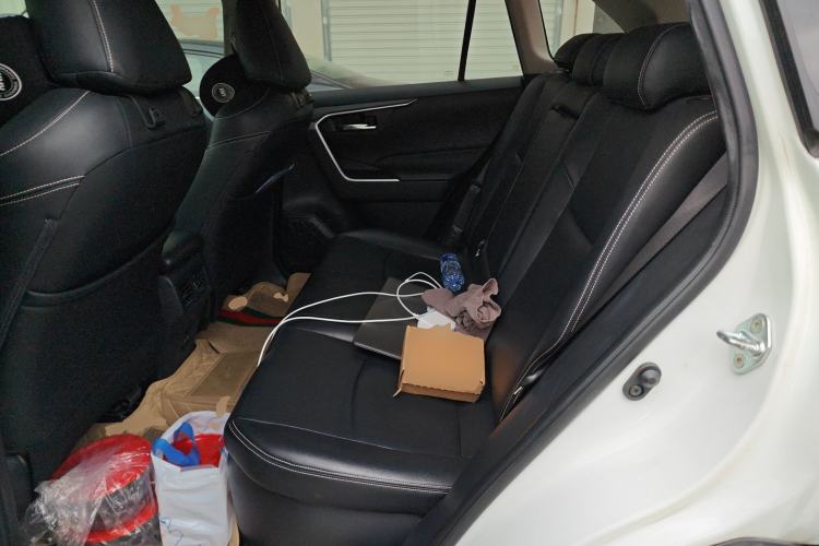 Used Toyota RAV4 2022 Dual-Engine 2.5L E-CVT Two-Wheel Drive Elite Edition Left Rear Seat