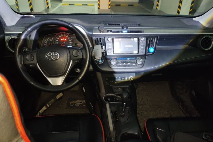 Used Toyota RAV4 2016 2.0L CVT Two-Wheel Drive Comfort Edition China V Standard
