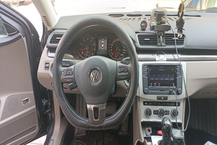 Used Volkswagen Magotan 2012 2.0 TSI Ultimate Edition Steering Wheel
