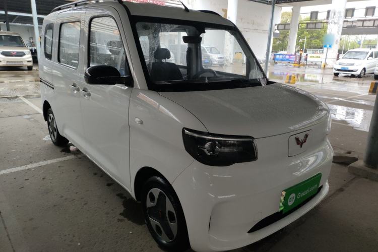 Used Wuling Zhiguang New Energy 2025 Comfort Model Front Right 45 Deg