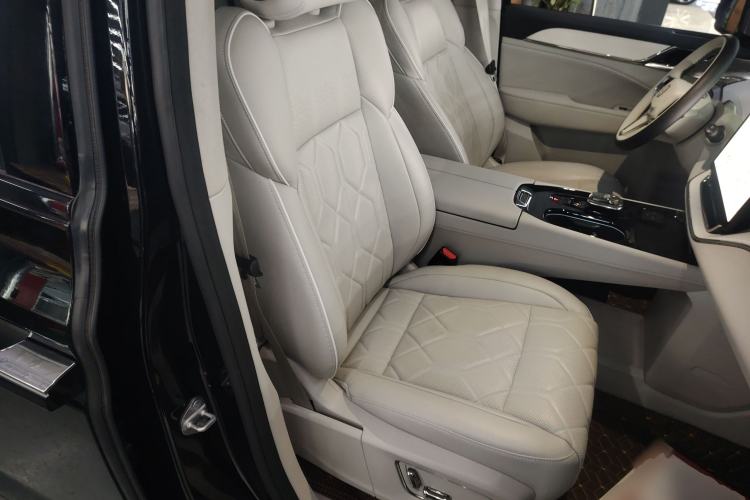 Used Volvo EM90 2025 Ultra Six-Seater