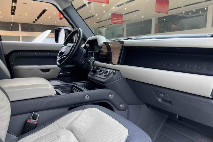 Used Land Rover Defender 2021 110 P400 X-DYNAMIC HSE Interior 9
