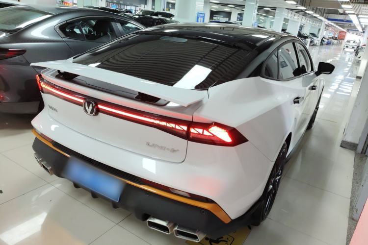 Used CHANGAN UNI-V 2025 1.5T 500Bar Prestige Sporty Version
