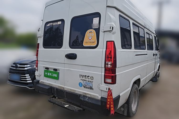 Used Iveco Daily 2023 2.5T A37M1 Long Wheelbase Mid-Roof Dual-Tire Side-Sliding Doors 5-9 Seats