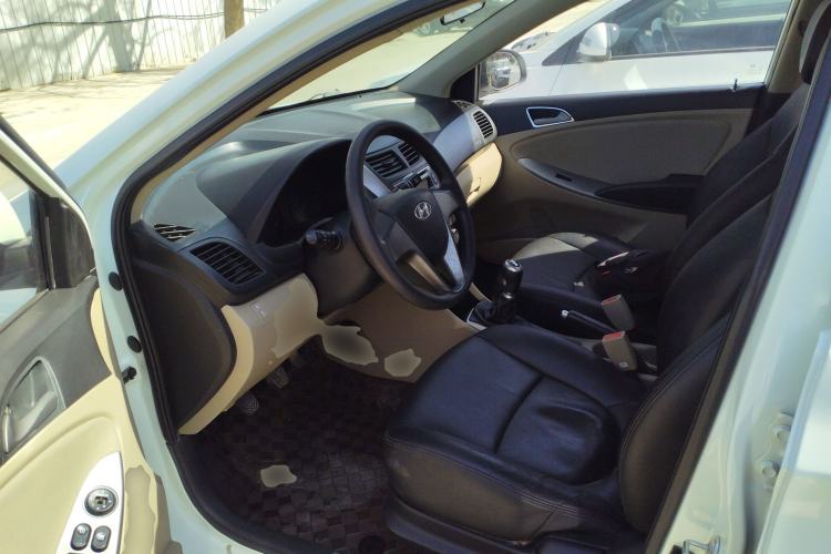 Used Hyundai Verna (older generation) 2014 1.4L Manual Smart GLS Trim Driver Seat