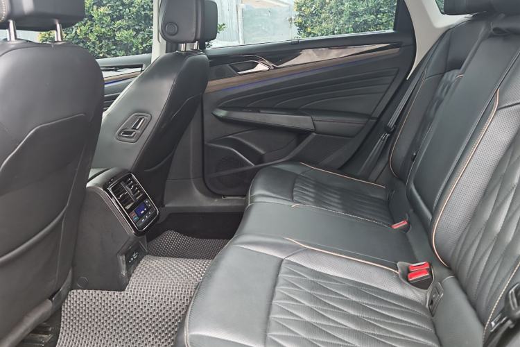 Used Volkswagen Passat 2020 330TSI Luxury Edition China VI Interior 3