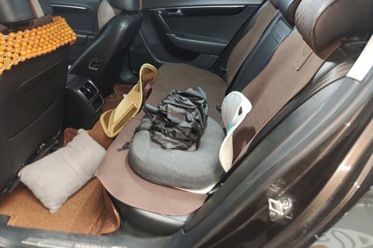 Used Volkswagen Magotan 2015 Revised Version 2.0 TSI Luxury Edition Left Rear Seat