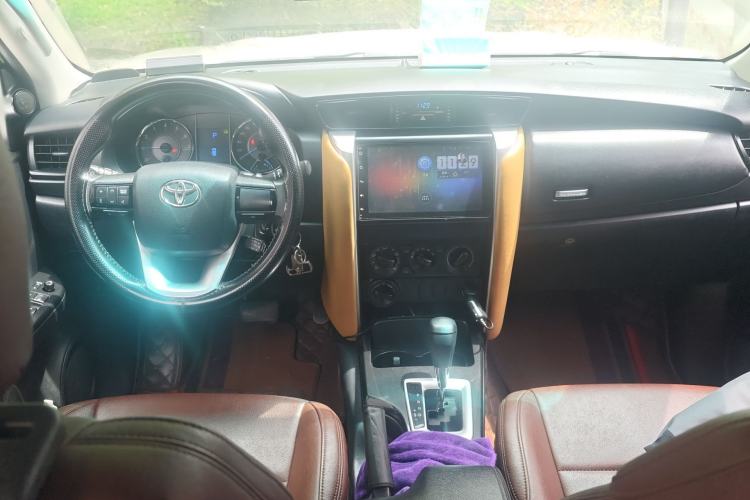 Used Toyota Fortuner 2016 2.7L Middle East Version Center Console