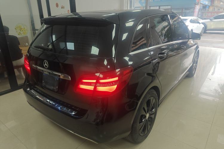Used Mercedes-Benz B-Class 2015 B 200 Fashion Model Rear Right 45 Deg