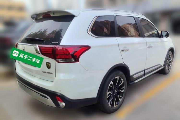 Used Mitsubishi Outlander 2019 2.4L 4x4 Zhi Xiang Edition 5 Seats China VI Standard