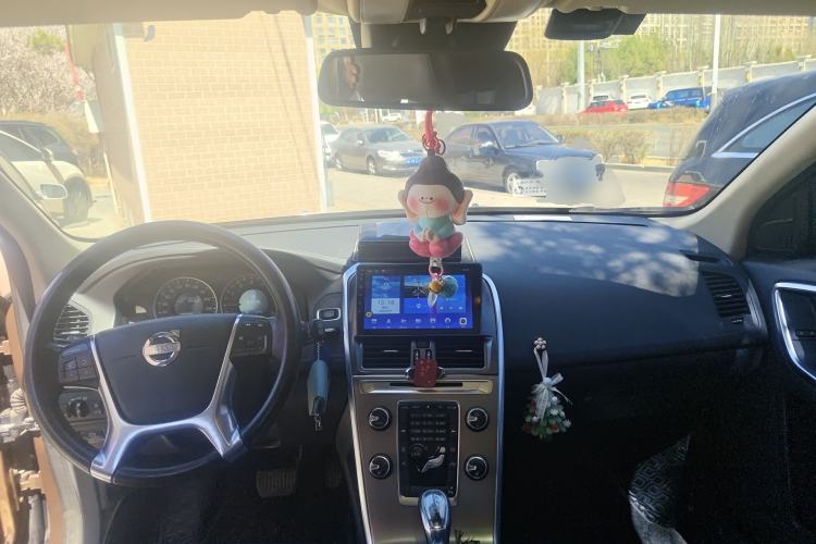 Used Volvo XC60 2012 T5 Comfort Edition Center Console