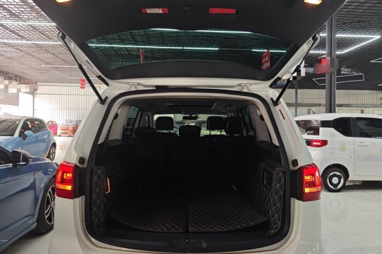 Used Volkswagen Sharan 2013 1.8TSI Comfort Model
