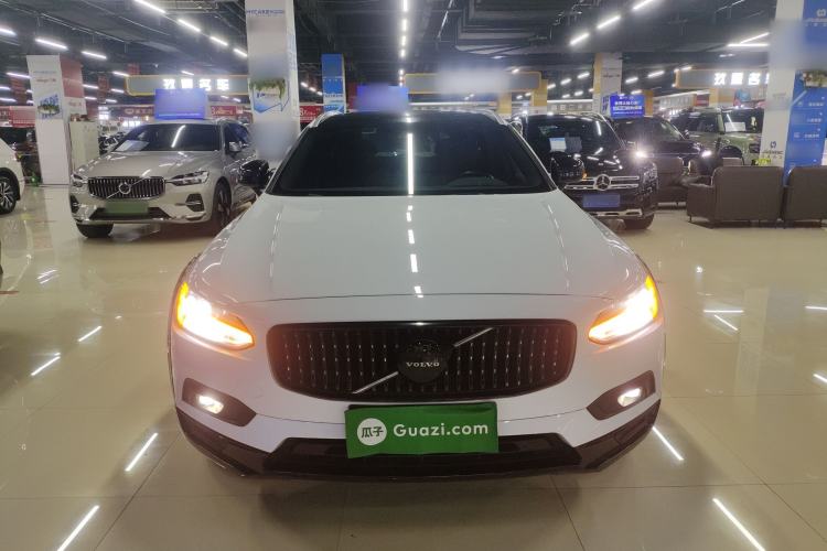 Used Volvo V90 2021 Cross Country B5 AWD Smart Range Edition