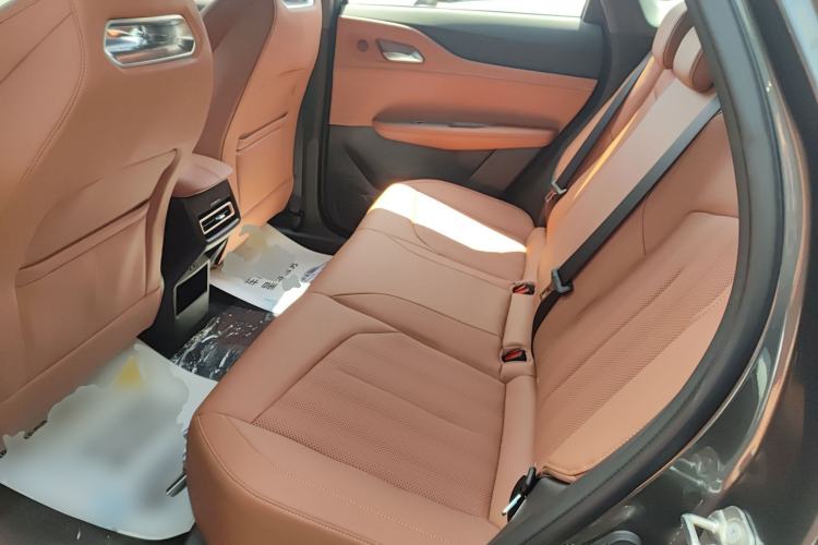 Used CHANGAN UNI-Z New Energy 2025 Model, Smart New Blue Whale 125km Battleship+ Version Left Rear Seat