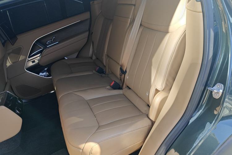 Used Land Rover Range Rover 2023 3.0 L6 400 PS Extended Long-Wheelbase Version