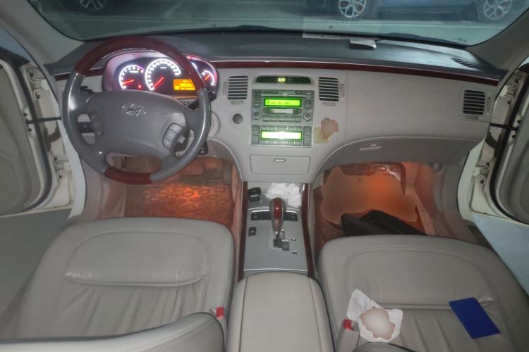 Used Hyundai Azera 2006 3.3 Top-of-the-Line Version Center Console