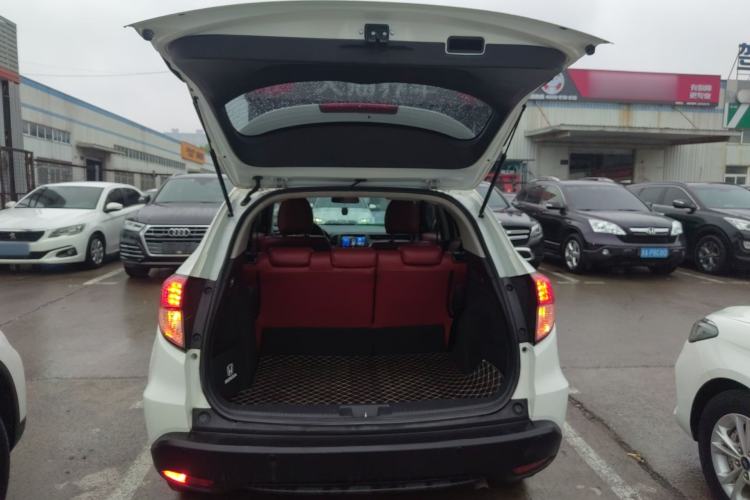 Used Honda Vezel 2017 1.5L CVT 2WD Comfort Model Trunk