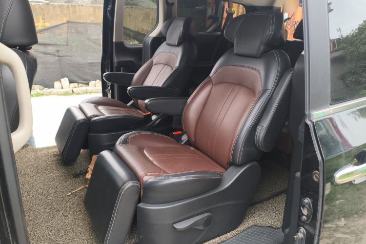 Used SAIC MAXUS G10 2016 2.0T Automatic Luxury Executive Edition Left Rear Seat