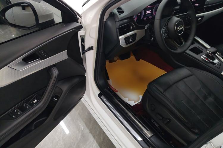 Used Audi A4L 2020 40 TFSI Fashionable and Elegant Model Driver Seat