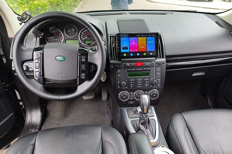 Used Land Rover Freelander 2 2011 3.2L i6 HSE Gasoline Edition Center Console