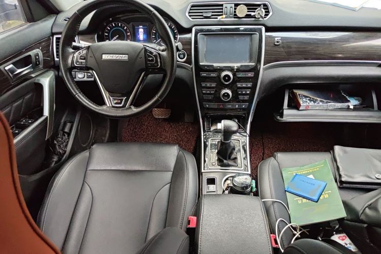 Used Haval H2 2016 Red-Label 1.5T Automatic Two-Wheel Drive Luxury Model Center Console