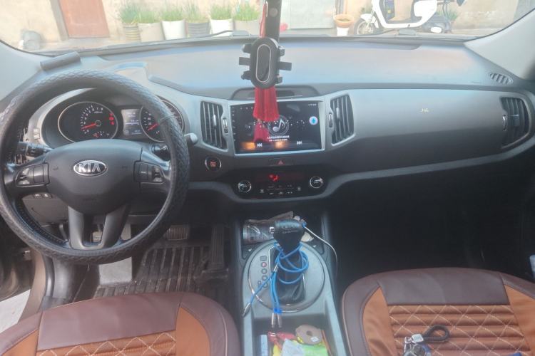 Used Kia Sportage R 2015 2.0L Automatic Two-Wheel Drive DLX Model Center Console