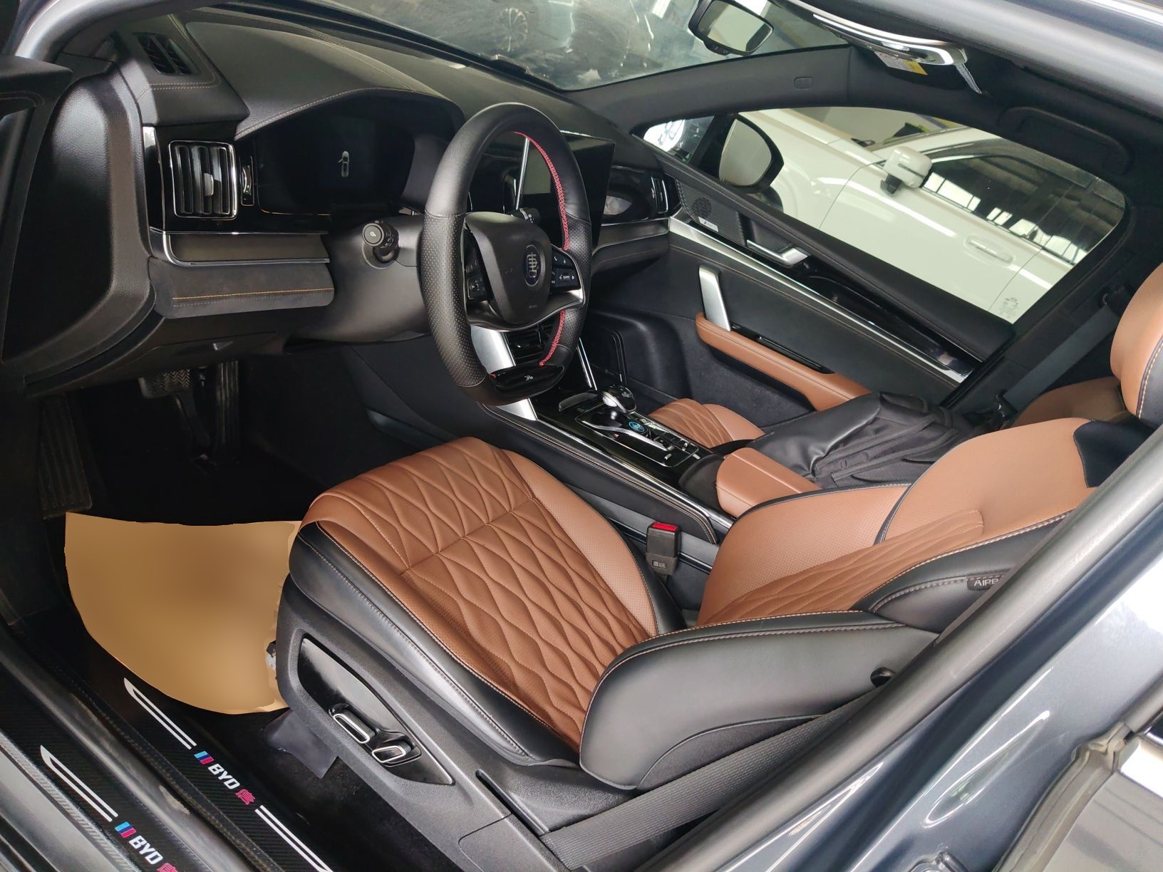 Переднее сиденье в автомобиле