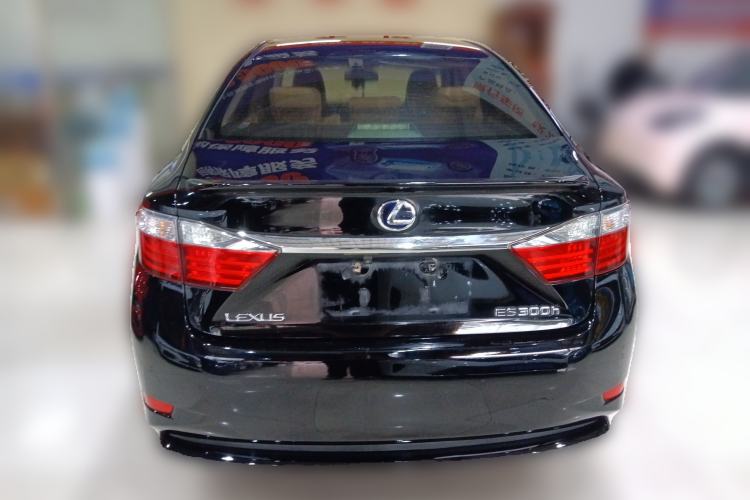 Used Lexus ES 2013 300h Elite Edition