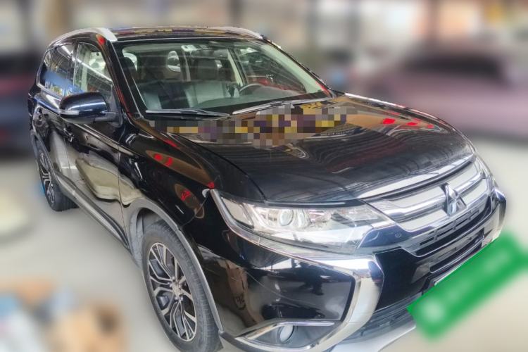 Used Mitsubishi Outlander 2018 2.0L Two-Wheel Drive Glory Edition 5 Seats Front Right 45 Deg