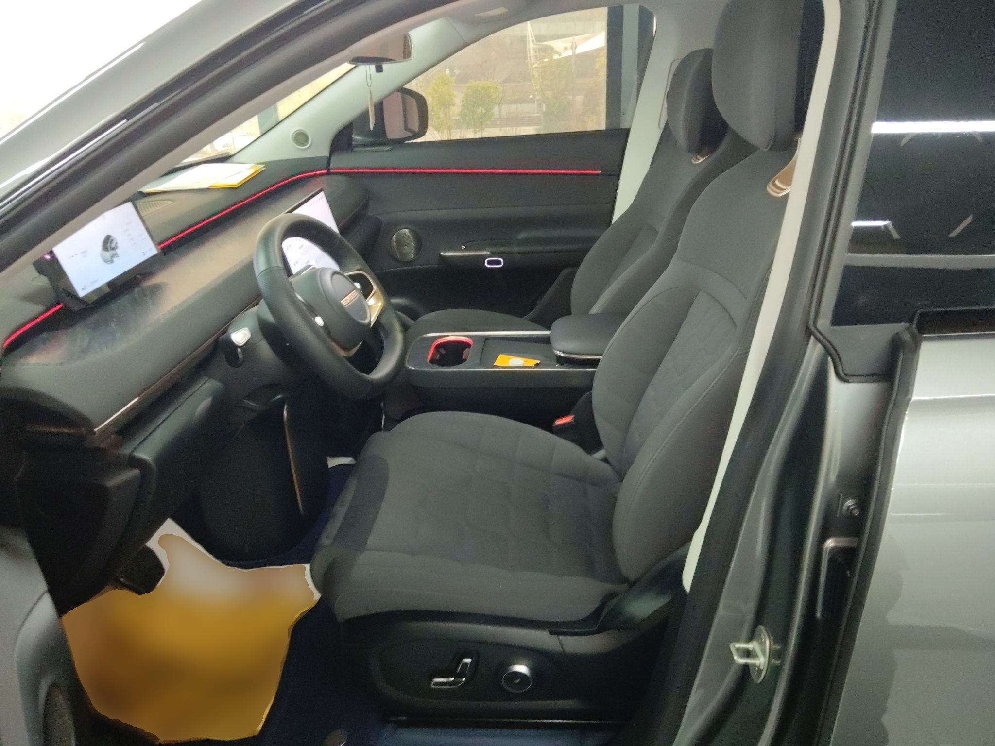 المقاعد الأمامية داخل السيارة