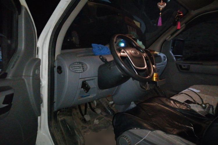 Used SAIC MAXUS Xintu V80 2023 2.0T Manual Classic City Delivery King Long Wheelbase Mid-Roof 3-Seater