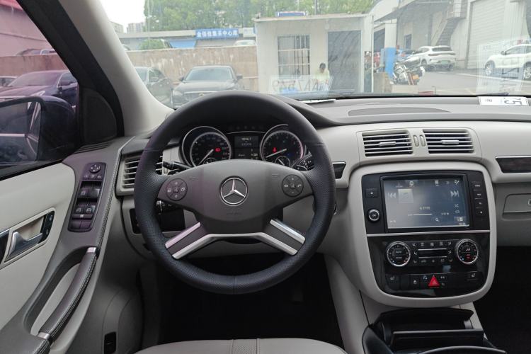 Used Mercedes-Benz R-Class 2017 R 320 4MATIC Business Edition Prestige Model Steering Wheel