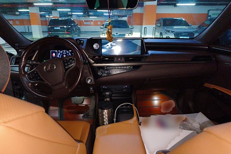 Used Lexus ES 2018 200 Excellence Edition China V Standard Center Console