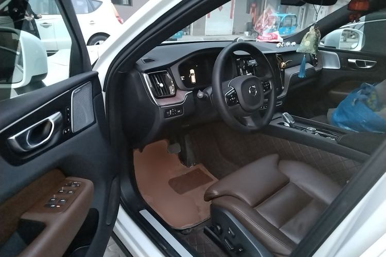 Used Volvo XC60 2022 B5 4x4 Smart Luxury Edition
