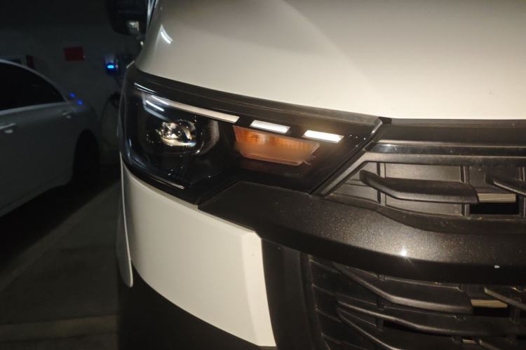 Used Ford Transit 2023 2.0T Diesel Automatic Multi-Function Commercial Vehicle Short Wheelbase Low Roof 5/6 Seats
