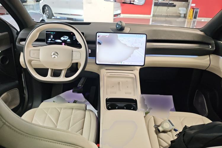 Used Nio EC6 2025 75 kWh Center Console