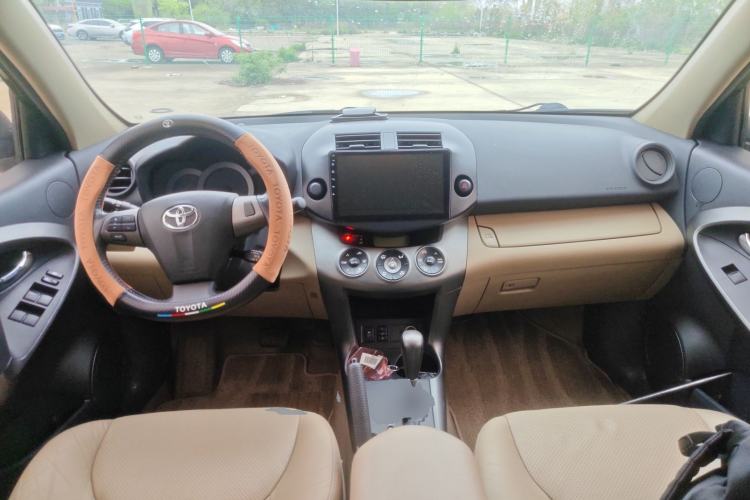 Used Toyota RAV4 2011 2.0L Automatic Luxury Edition Center Console