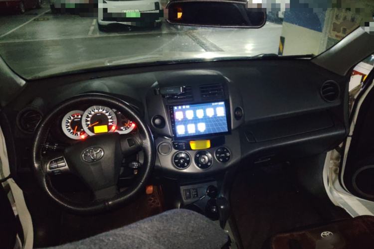 Used Toyota RAV4 2013 Special Edition 2.4L Automatic 4x4 Prestige Center Console