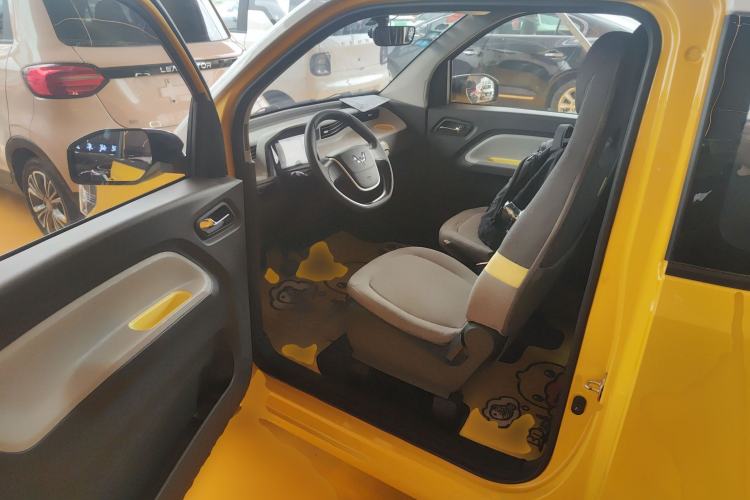 Used Wuling Hongguang MINIEV 2021 Macaron Premium Model – Lithium-NMC Driver Seat